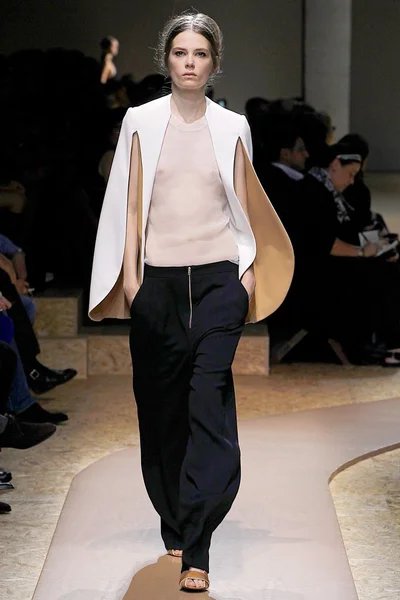 Look 32